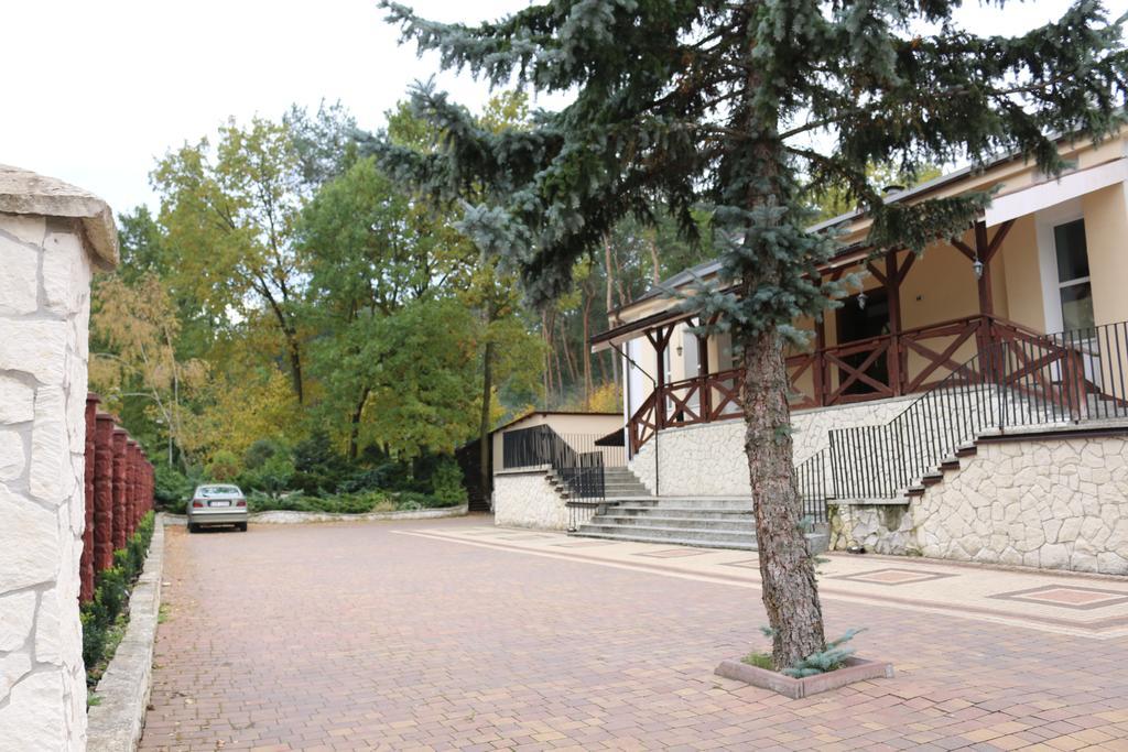 Hotel Lachowka Krepiec Exteriör bild